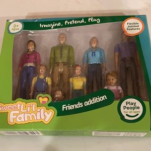 Beverly Hills doll collection – bendable doll house figures